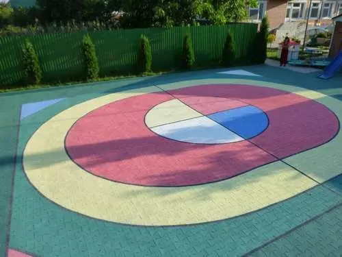 Игровое покрытие для детских площадок из резиновой плитки